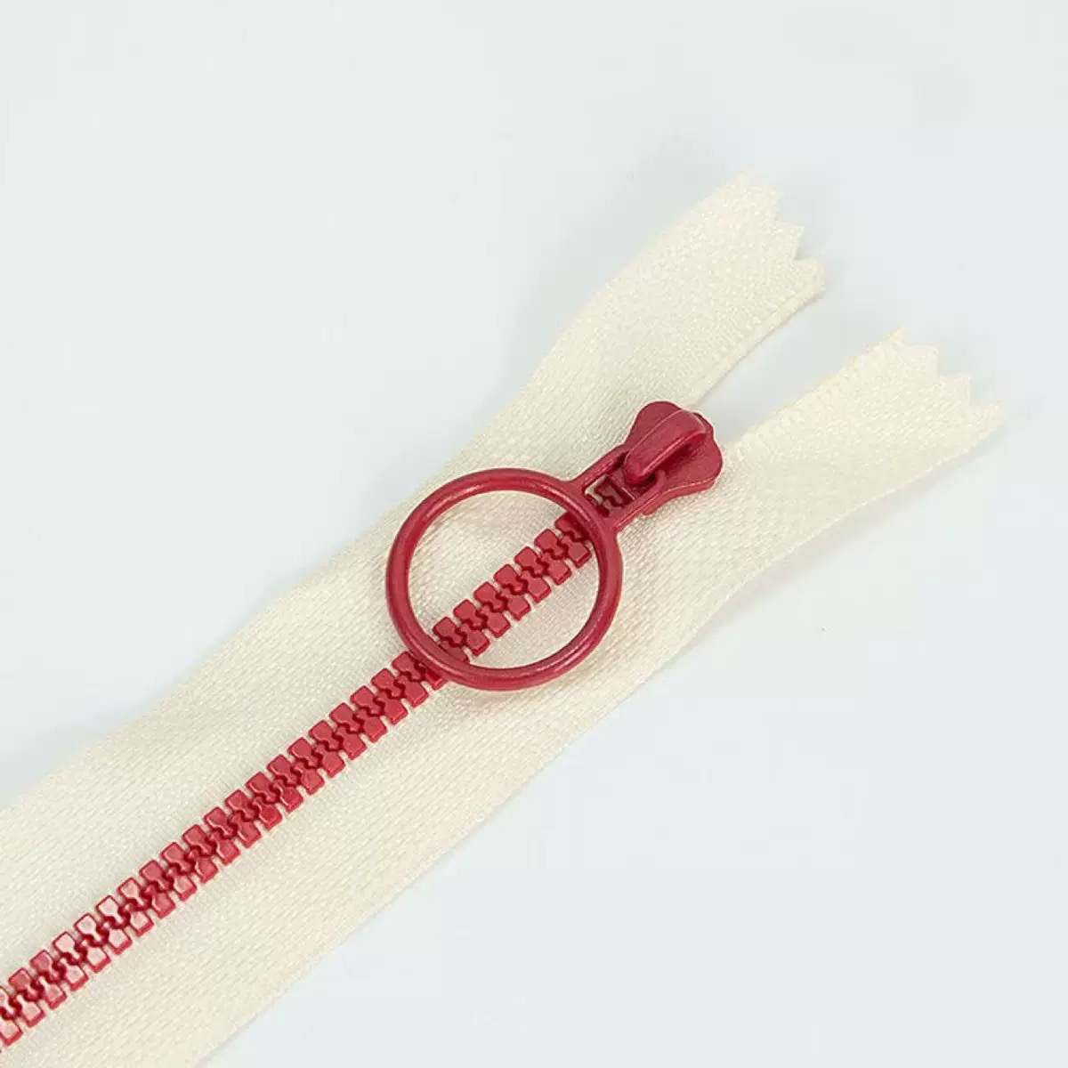 Size 3 Resin Closed-End Zipper
