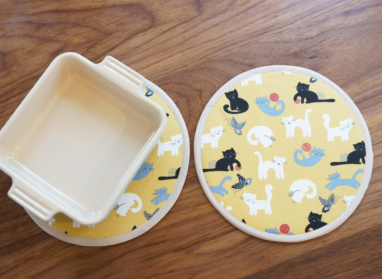 Playing Cats Trivet, Round Fabric Potholder