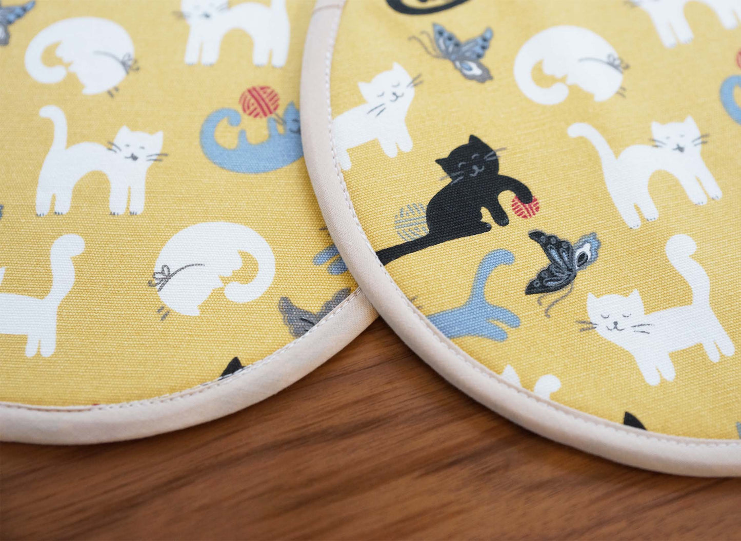 Playing Cats Trivet, Round Fabric Potholder