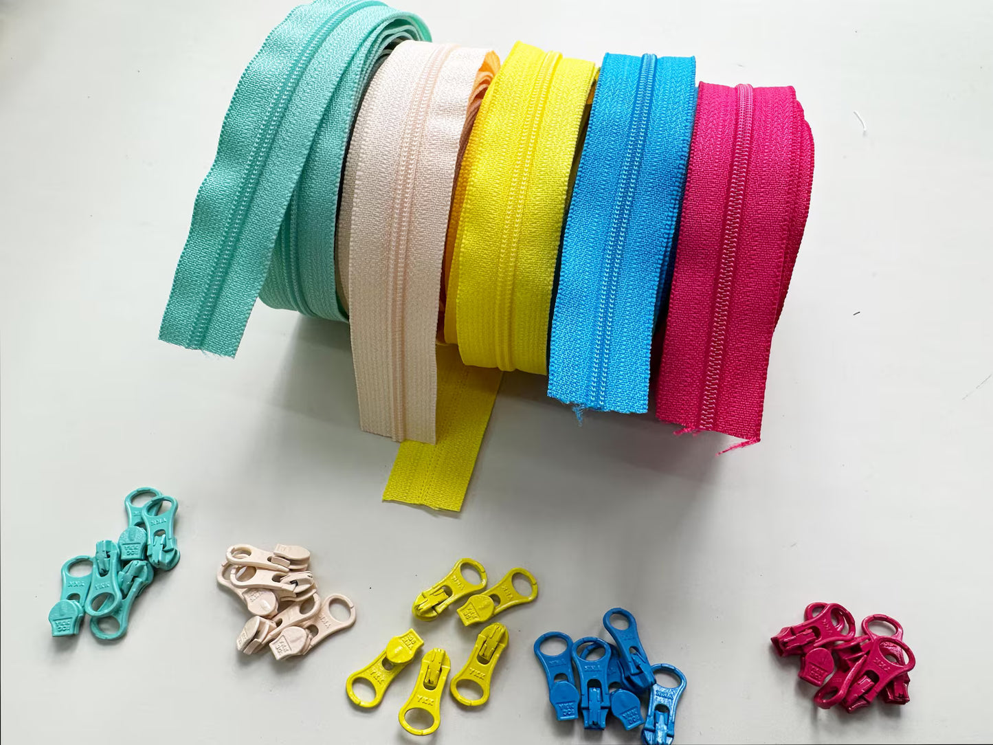YKK Size 3 Coil Zipper Kit l 3 Yards Chain & 8 Sliders